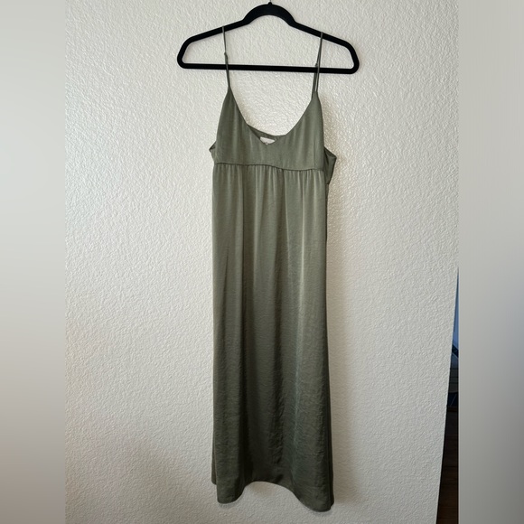 Aritzia Wilfred Lover Satin Midi Dress in Large in GREEN - Picture 3 of 4